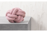 cojín rosa knot by Design House Stockholm