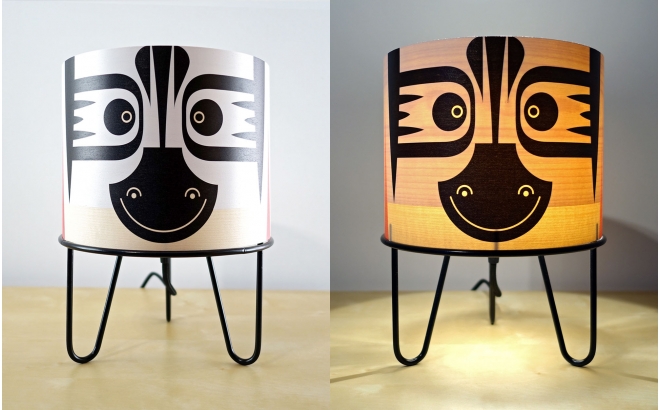 lámpara infantil Minilum Cebra, madera y metal negro