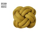 coussin knot jaune moutarde par Design House Stockholm