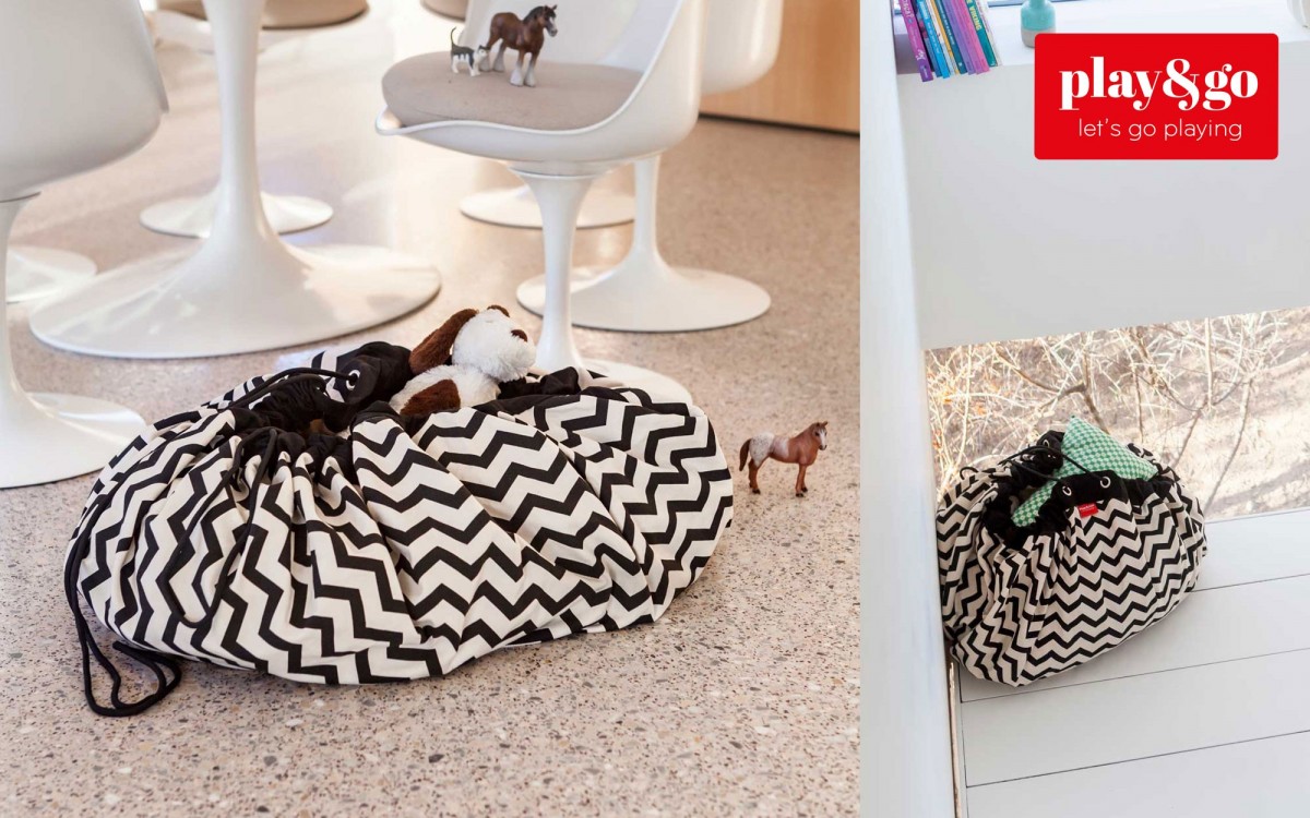 zigzag black storage bag and play mat