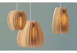 Pirum, lampe suspension bébé en bois par schneid