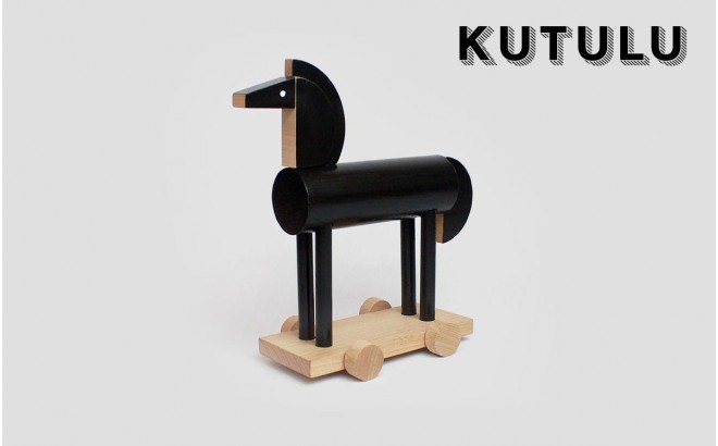 wooden black horse toy Noxus by Kutulu design