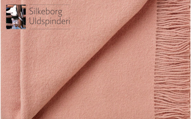 couverture enfant en laine scandinave rose doux