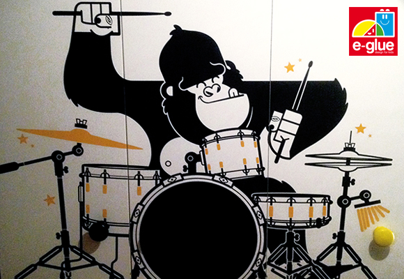 vinilos infantiles pizarra gorila baterista por el estudio diseño E-Glue