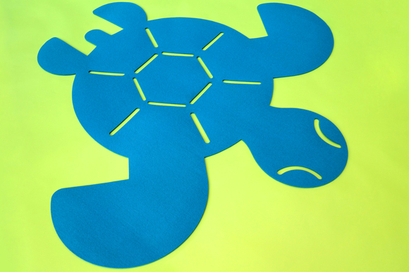 Tortoise shape felt rug for baby nursery by E-Glue